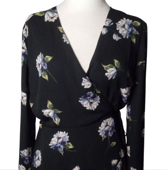 Nordstrom Lush Elly Floral Blue Hydrangea True Wrap Mini Dress Size Large NWT - Picture 6 of 12